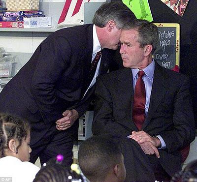 brīdis kad Džordžs Bušs tiek... Autors: doomed15 Iemūžināti vēsturiski momenti