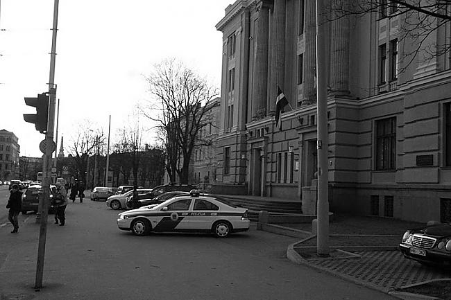 Gaisma iemirdzējās telefona... Autors: LācisPūks Dari, ko mīli, mīli, ko dari- foto&stāsti.