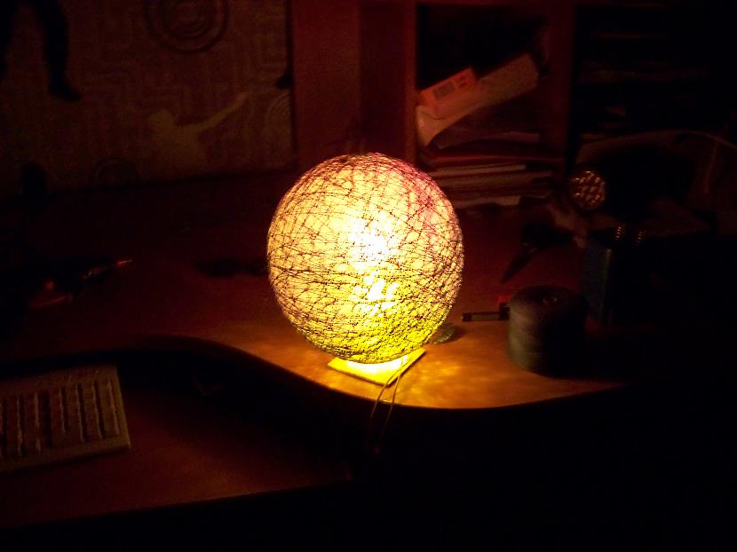 Tad izslēdzu gaismu un tad... Autors: Fosilija Nedaudz pārtaisiju savu galda lampu