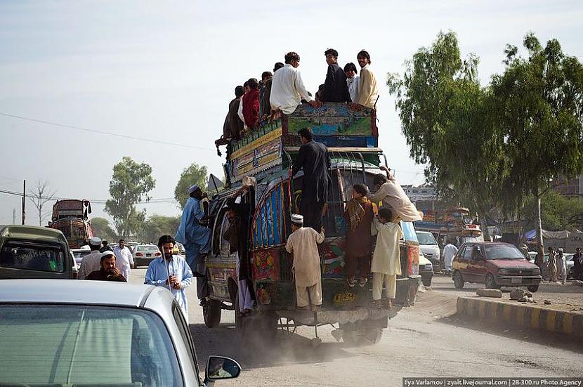 Uz jumta daudzi brauc nevis... Autors: Administrācija Pakistānas autobusu parks