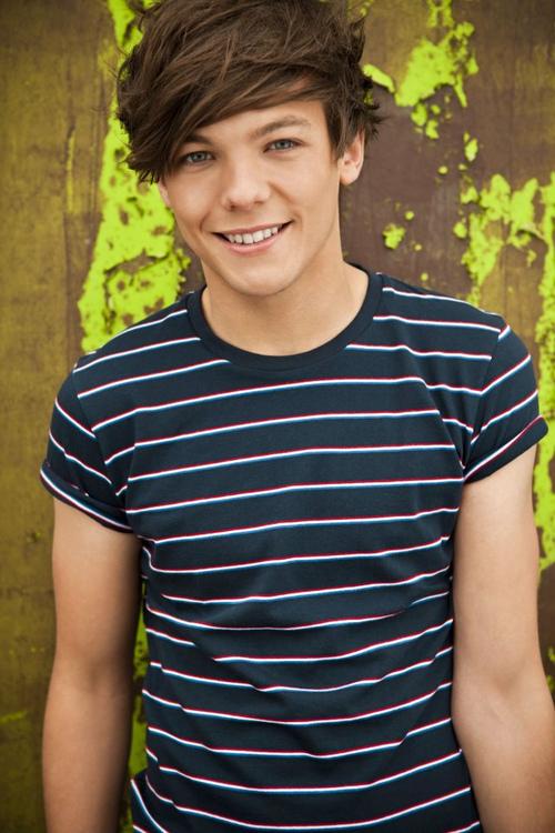 In band he is The Leader Autors: vanilla19 Louis Tomlinson