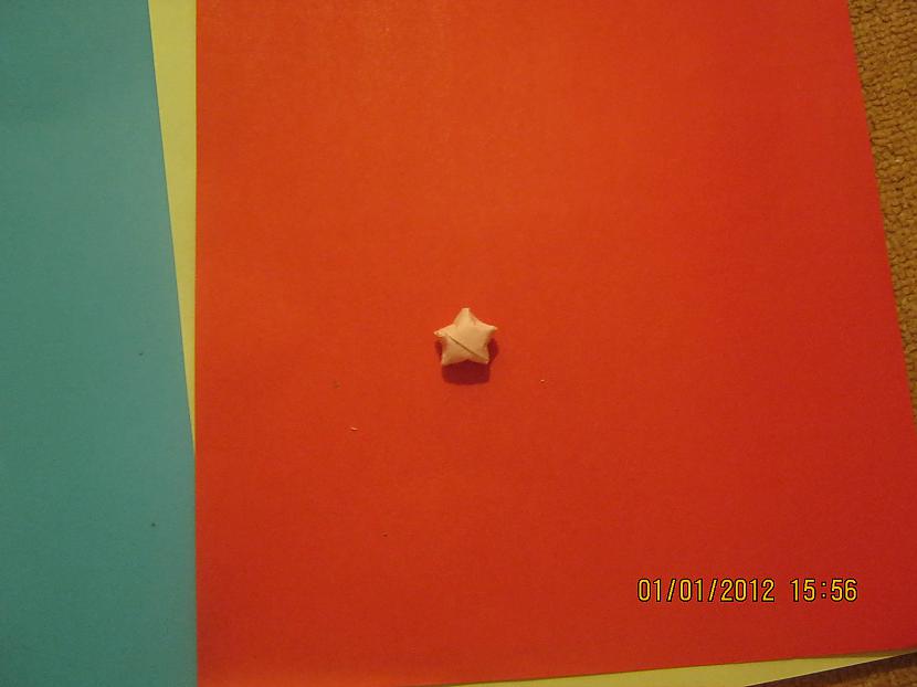 tāda no tāluma D jebkurā... Autors: xo xo gossip girl Origami lucky star *
