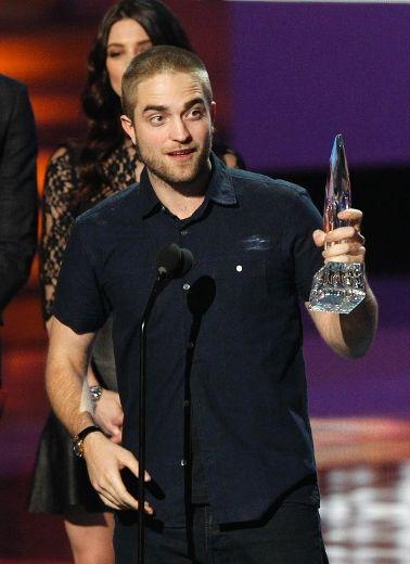 Robert Pattinson saņēma balvu... Autors: gorgeous People's Choice Awards 2012