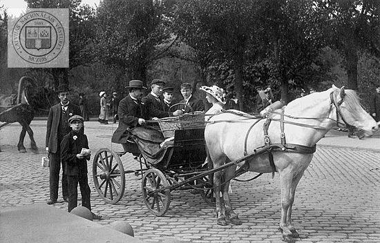 Ziedojumu vākšana Baltās puķes... Autors: Fosilija Pagājušo gadsimtu Rīgas foto