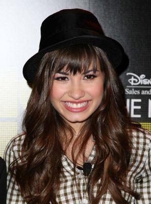 Demija Lovato ir slimojusi ar... Autors: SandyGirl Fakti par slavenībām