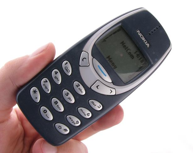 Nokia 3310  īsts hīts ... Autors: dea mobilo telefonu evolūcija.