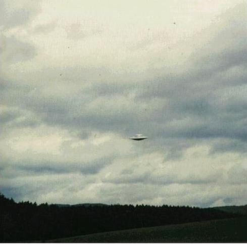  Autors: posts UFO Photographs 1910-2008