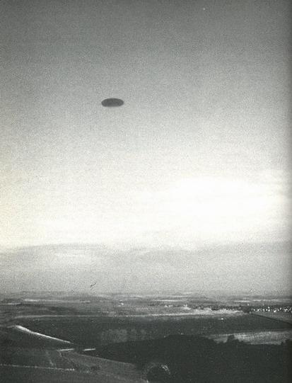  Autors: posts UFO Photographs 1910-2008