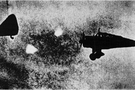 1940039s    Europe Autors: posts UFO Photographs 1910-2008