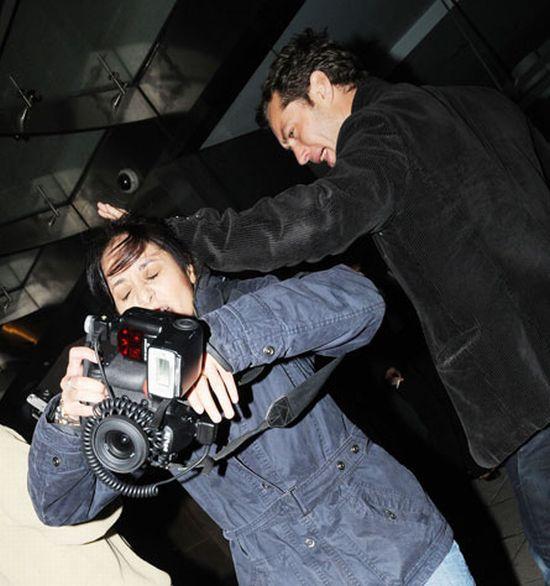 Jude Law Beats A Photog Autors: artyrs Smieklīgākā slavenības bilde 2009