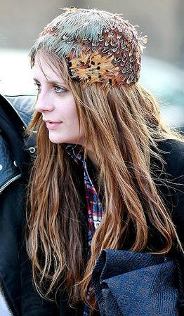 13  Best Headgear of the Year... Autors: BLACK HEART 20 Best Celeb Headgear of the Year!