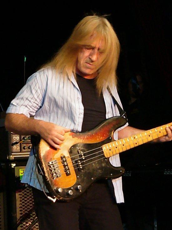 Trevor Bolder  Bass ģitāra... Autors: Securtiy Uriah Heep