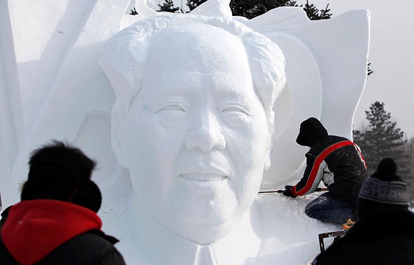 Mākslinieks kurš pielabo Ķīnas... Autors: bizonis1 Ledus un sniega skulptūras