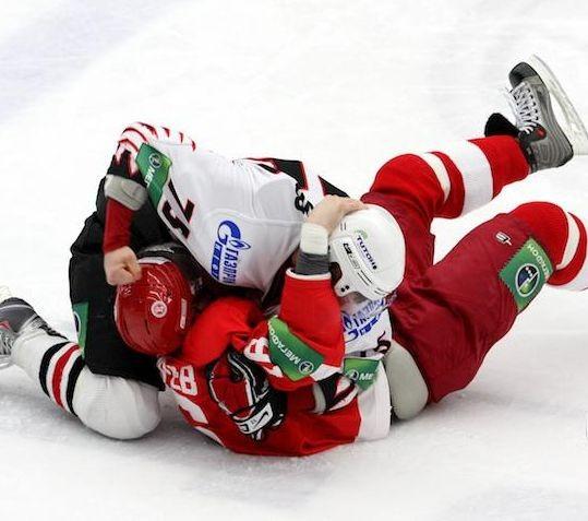  Autors: DNight Pēc vairākiem masu kautiņiem tika pārtraukta KHL spēle