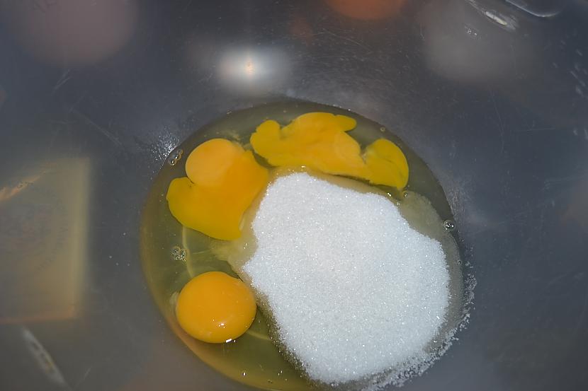 Sakuļam olas ar cukuru Autors: Aribeth Medus kūka