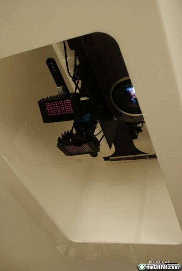 Lūk kur arī ir pats projektors... Autors: Zilais Kamielis Foršākais Biljarda Galds Ever!