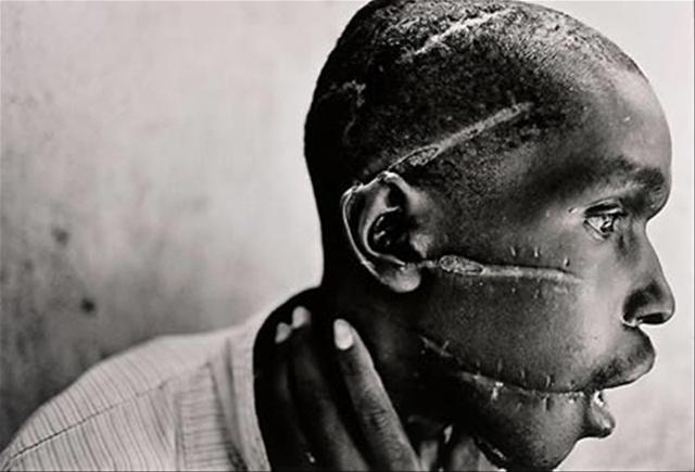 1994 gads Puisis vārdā Ruandas... Autors: girlygirl Vienas no spēcīgākajām bildēm...
