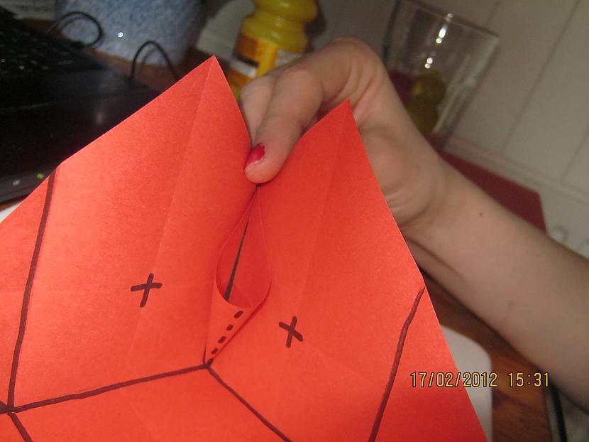 saliekam malas kopā Autors: xo xo gossip girl Origamī kastīte-soli pa solītim ^^