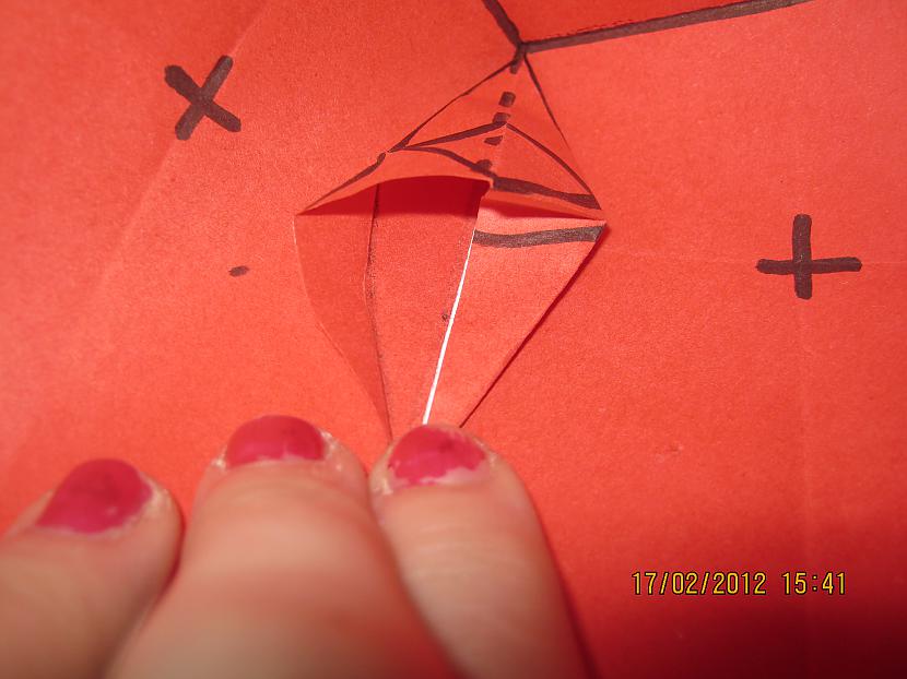 tad vienu no malām ielokam pie... Autors: xo xo gossip girl Origamī kastīte-soli pa solītim ^^