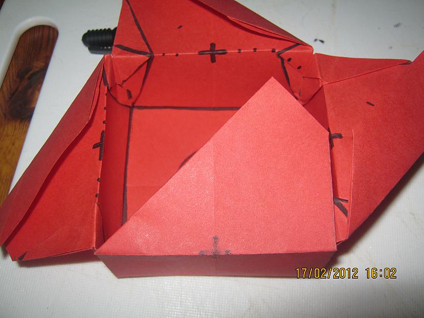 tad sākot ar apakscaronu... Autors: xo xo gossip girl Origamī kastīte-soli pa solītim ^^