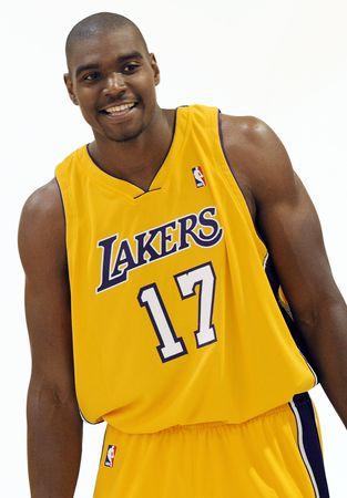  Andrew Bynum dzimis 1987 gada... Autors: Fosilija Los Angeles Lakers sastāvs 2011-12