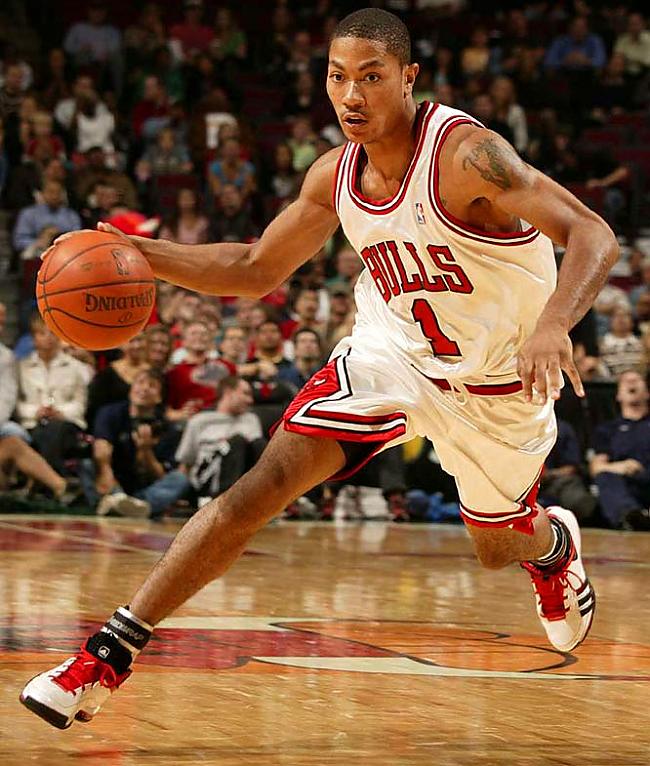 Viņscaron spēlē saspēles... Autors: Fosilija Derrick Rose