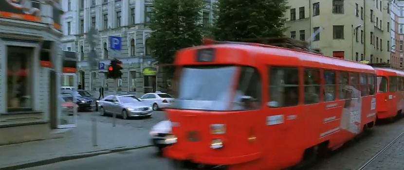 6 tramvajs uz Kr Barona ielas Autors: ghost07 Indiešu filmā Latvijas skati
