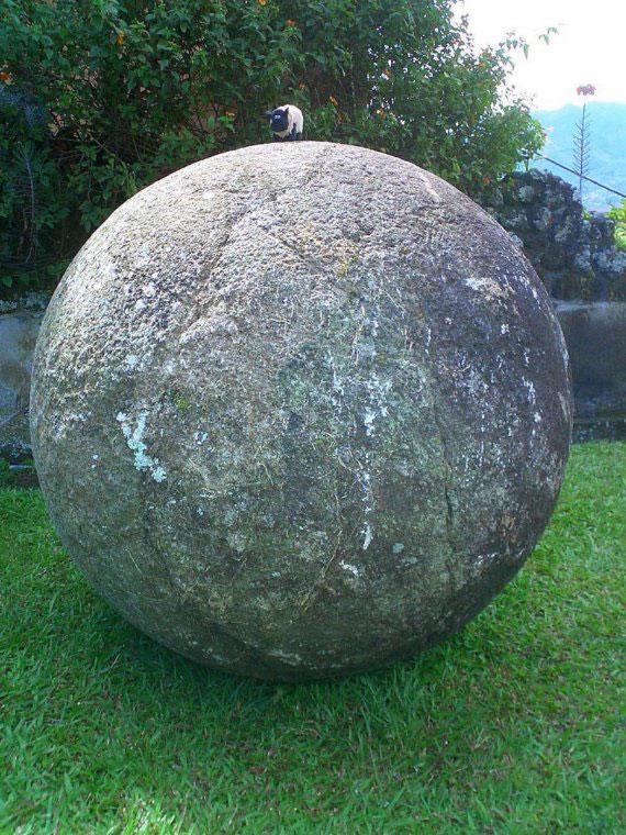 nbspnbspViens zinātnieks... Autors: Nescafe Mistiskie akmeņi no Kostarikas