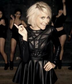  Autors: 8 Pixie Lott