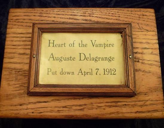 Sirds kura tika pārdota izsoļu... Autors: xd eBay pārdod vampīra sirdi