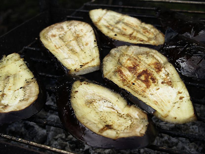 Un cep tik nost Autors: Cigors7 Cepts uz oglēm - baklažānu šķēlītes