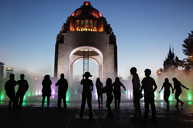  Mehiko Meksika Cilvēki skrien... Autors: Crop Pēdējo 24h uzņemtās bildes.(7)