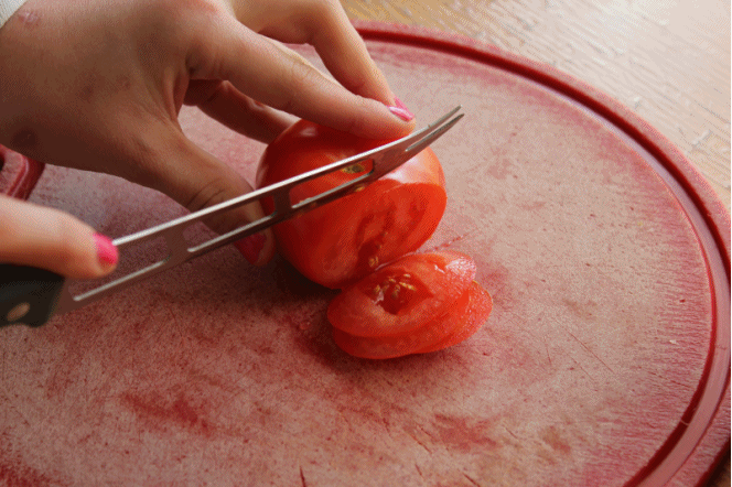 sagriežam tomātus Autors: pinkice normāla pica ar krutu desu