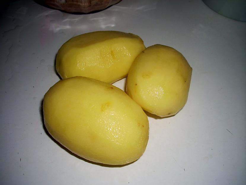 Tad nomizojam kartupeļus un... Autors: Fosilija Gulaša Zupa. (nejaukt ar GULĀŠ ungāru sarkano zupu)