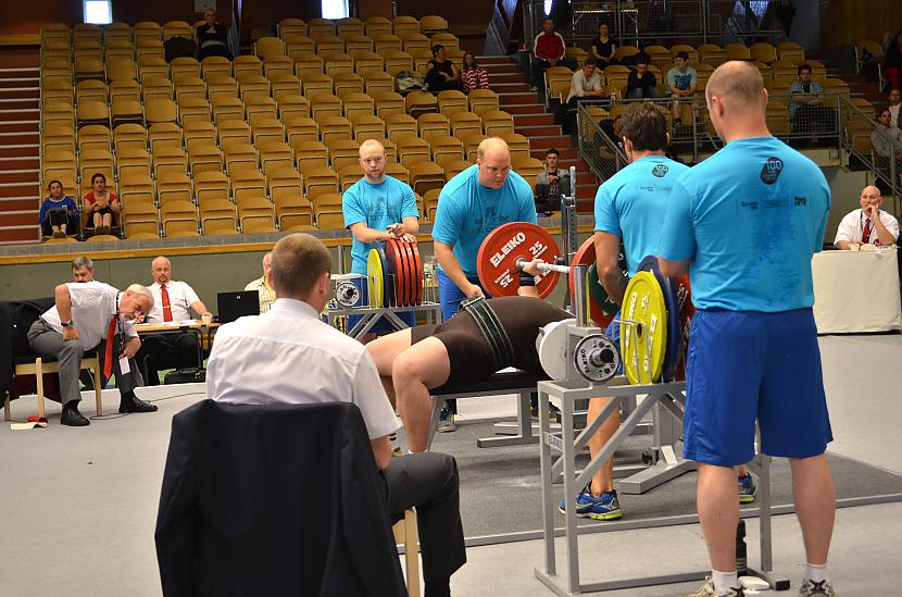  Autors: wwwsplv Pasaules Bezekipējuma Kauss Spēka Trīscīņā