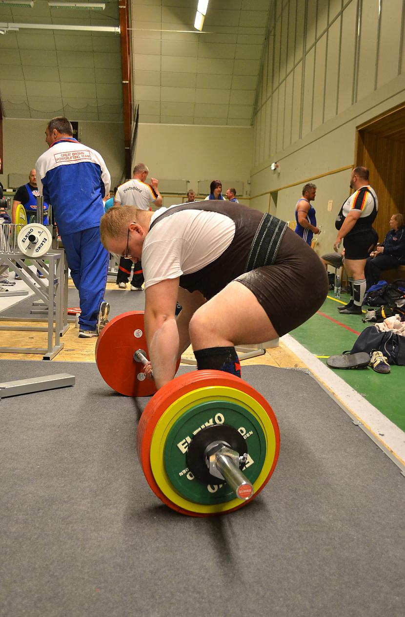  Autors: wwwsplv Pasaules Bezekipējuma Kauss Spēka Trīscīņā