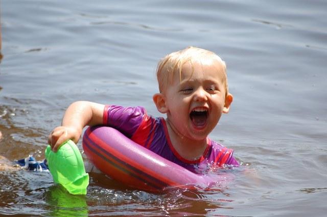 Bērnībā tad kad gājām peldēt... Autors: thatfreakinunicorn Cik forša bija bērnība! 2