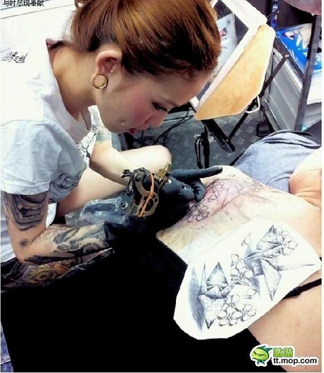  Autors: meitēnsss Japānas seksīgā tetovētāja.