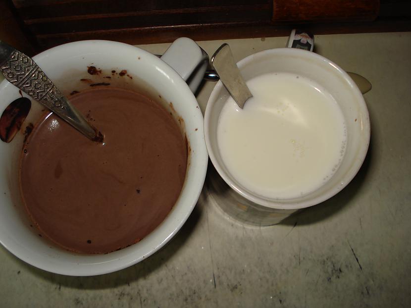 tad pienu sadalam divās... Autors: Crazijs Piena saliņas ar dzērveņu ķīseli