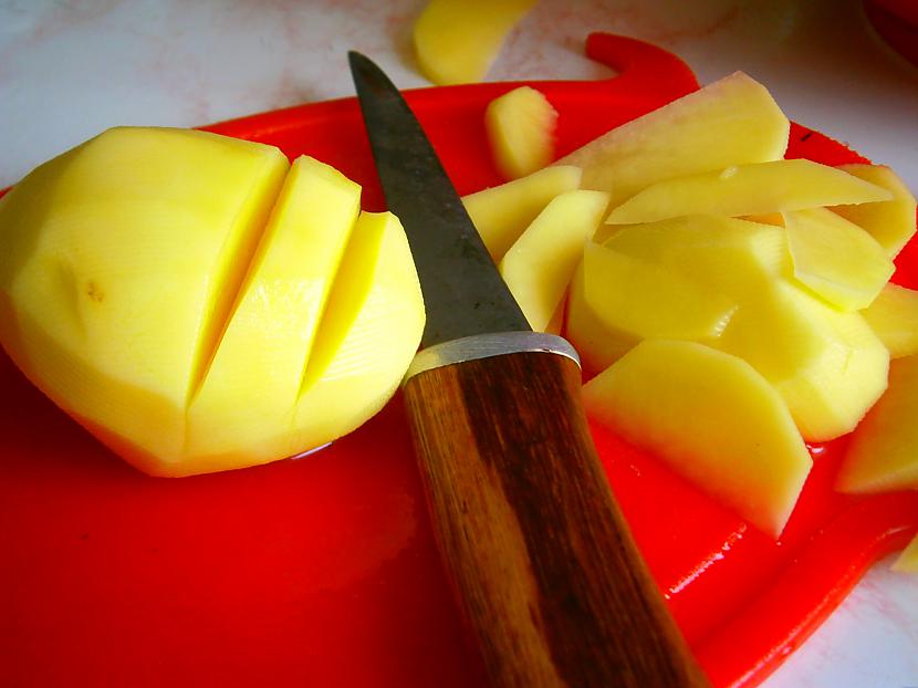Nomizojam kartupelīscaronus un... Autors: Mellaa Pildītas saldās pankūkas ar ogām, Pildīti tomāti, eži kartup
