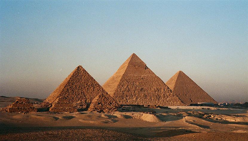Slavenā piramīdu virkne... Autors: mccccc Amatieris arheologs atrod iespējamās piramīdas , ar google e