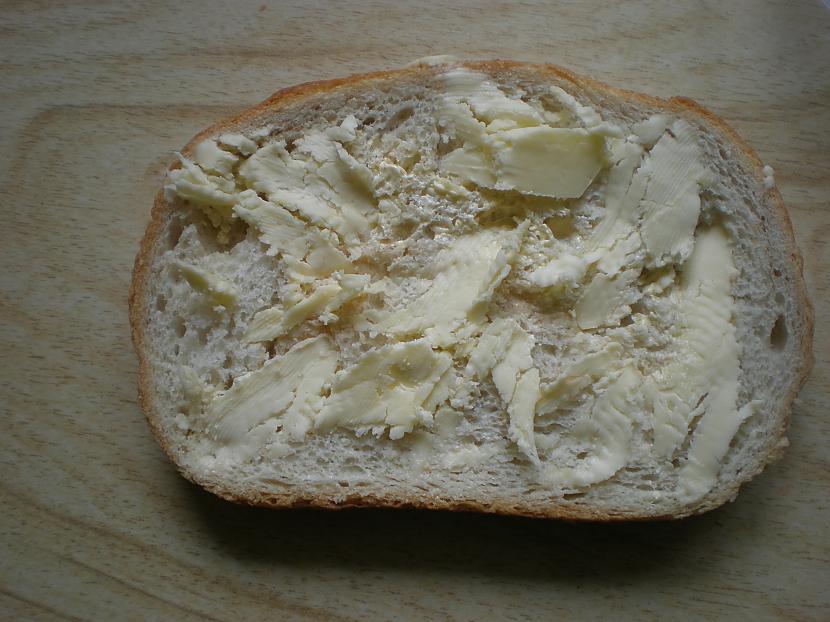 Ņemam balto maizīti un... Autors: bitis brokastu maizīte jums vai jūsu mazajam draudziņam