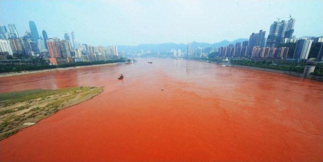  Autors: Colonel Meow Jandzi upe kļuvusi sarkana.