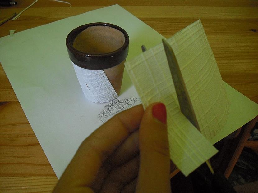 Griez papīru aptuveni 24 cm... Autors: silllyme Laba, ātra, lēta ideja dāvanai