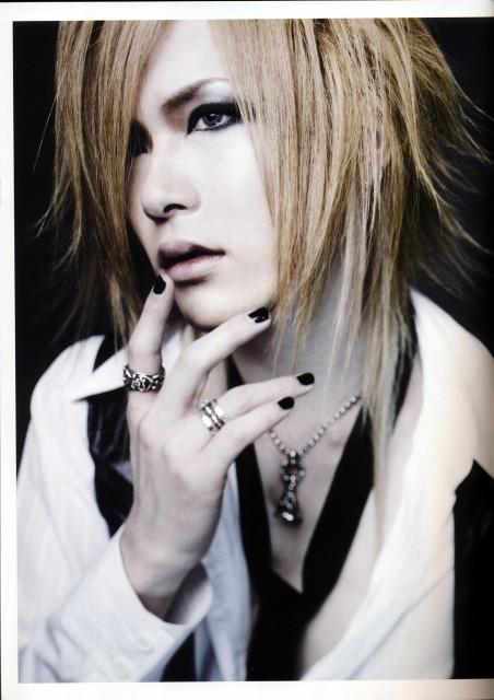  Autors: Aoii The Gazette grupas dalībnieks  : Uruha