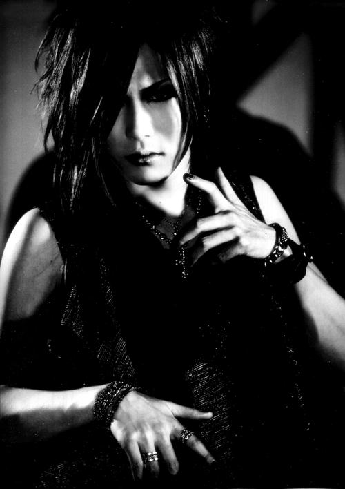 Autors: Aoii The Gazette grupas dalībnieks  : Uruha