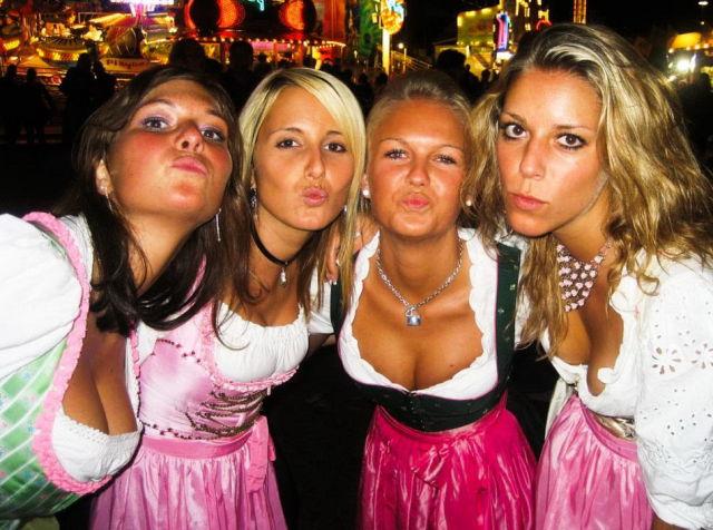  Autors: Colonel Meow Oktoberfest meitenes 2012