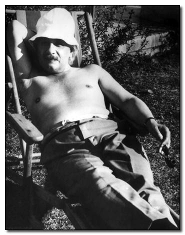 4 Albert Einstein Was Your... Autors: Dročislavs 10 fotogrāfijas, kas sagraus tavu skatījumu uz slavenībām.