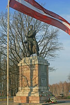 Balvos atrodas piemineklis... Autors: Tadžiks Interesanti fakti par Latviju 3