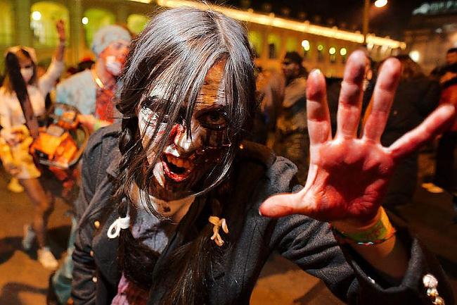  Autors: ORGAZMO Zombiju flashmob Sankt-Peterburgā.